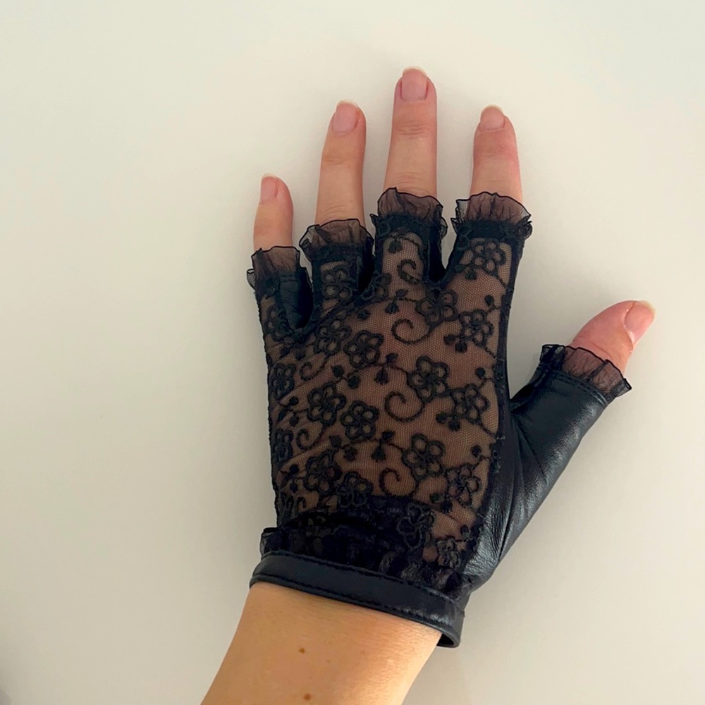 Fingerless gloves